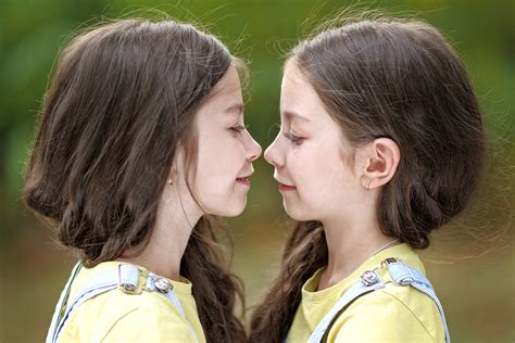 Lesbian twins kiss - Aug 5, 2008 · - 
